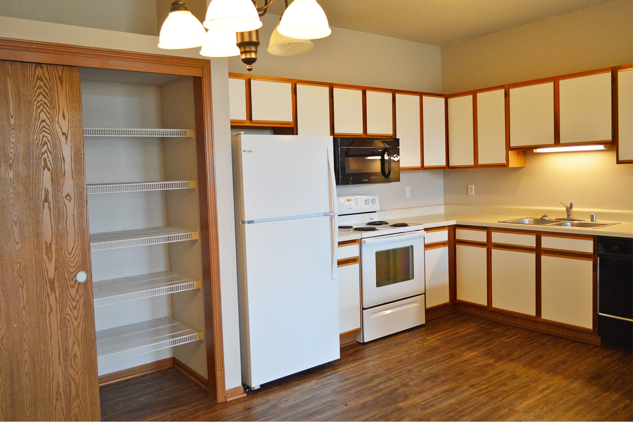 Delavan Pointe Apartments Sawall